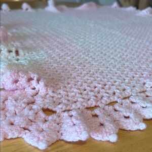 31x30 Scalloped Border Baby Blanket